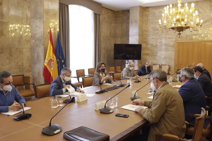 La vicepresidenta acuerda con las organizaciones agrarias mantener un diálogo estable para avanzar en reto demográfico